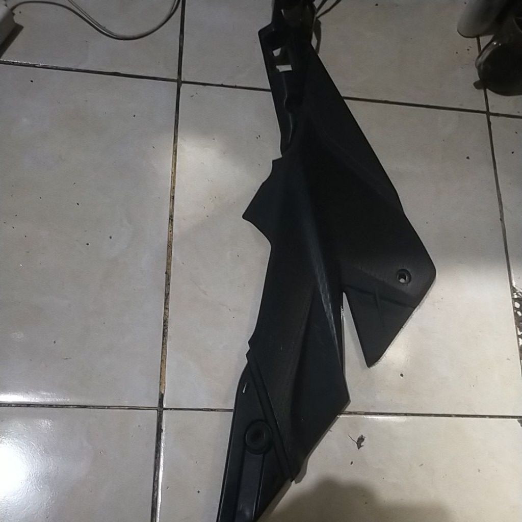 cover tutup Aki Honda CB 150R Old K15 original copotan bagian ( L )