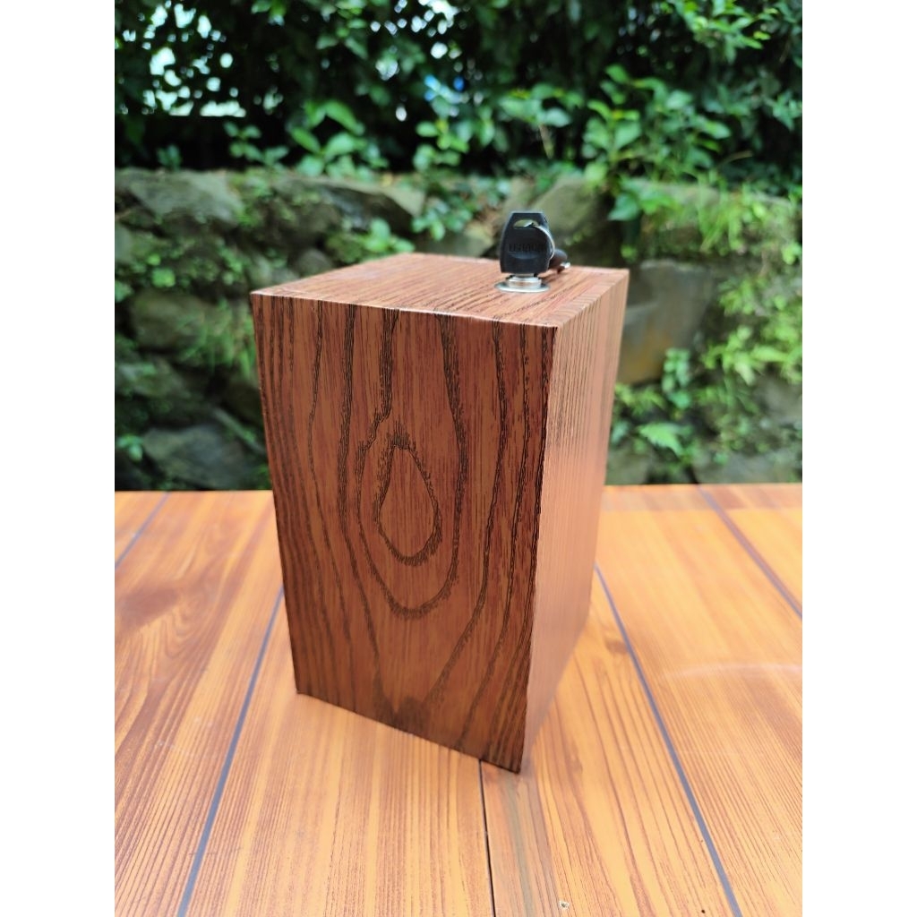 Celengan Kayu (Kunci )/ Celengan minimalis/Celengan Gembok