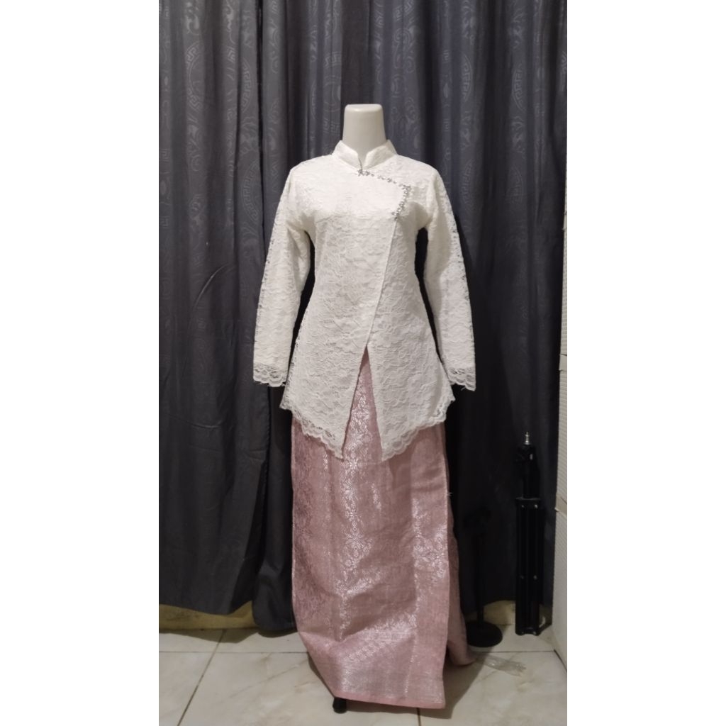 preloved kebaya janggan putih rok songket pink
