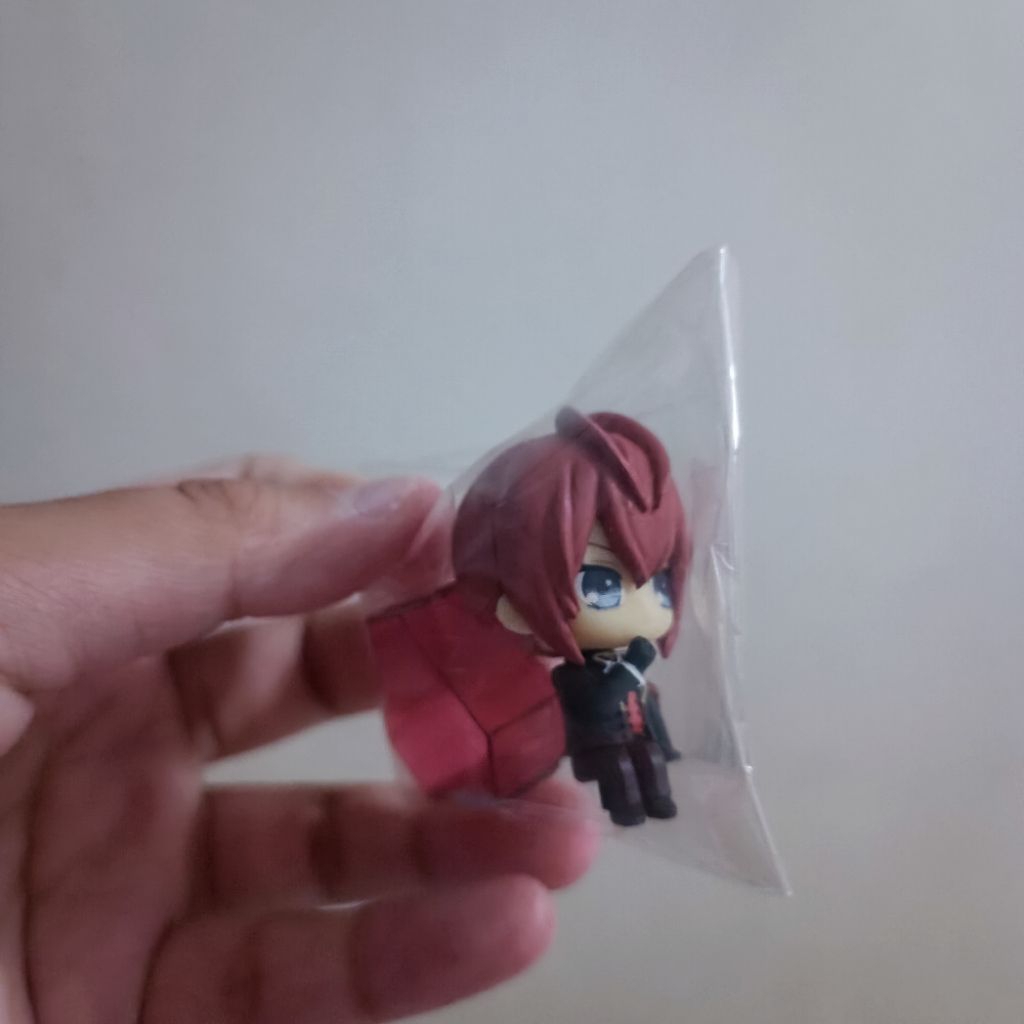 TWISTED WONDERLAND Official Suwarasetai Sitting Figure Riddle Ace Azul Floyd