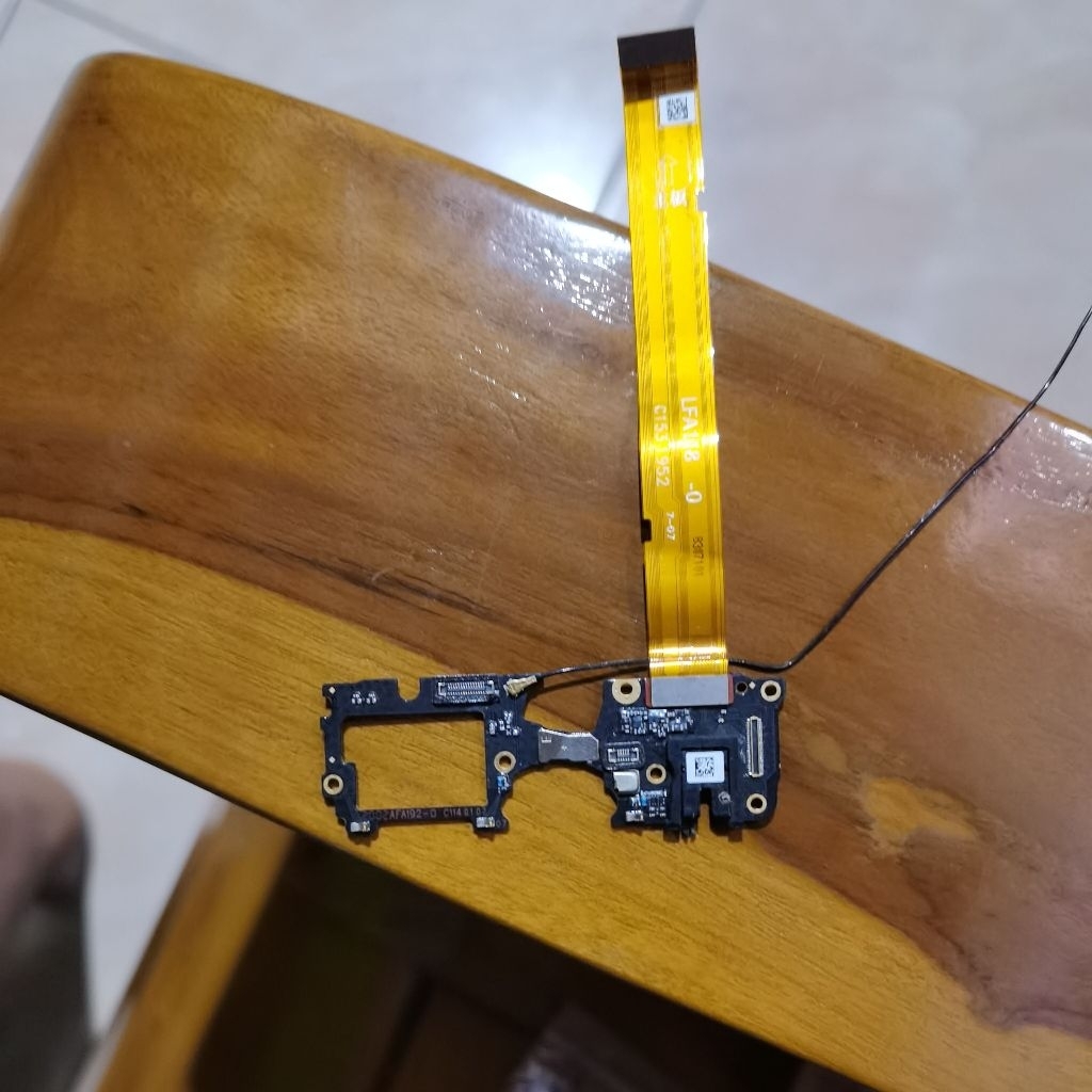 BOARD BAWAH PAPAN CAS /USB PENGHUBUNG LCD KE MESIN OPPO RENO 3 ORI COPOTAN