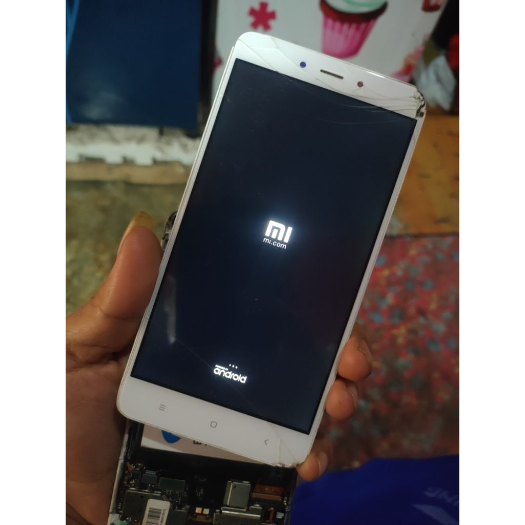 lcd ori copotan xiomi note 4x (MTK) bonus kesing masih mulus kaya di Poto...