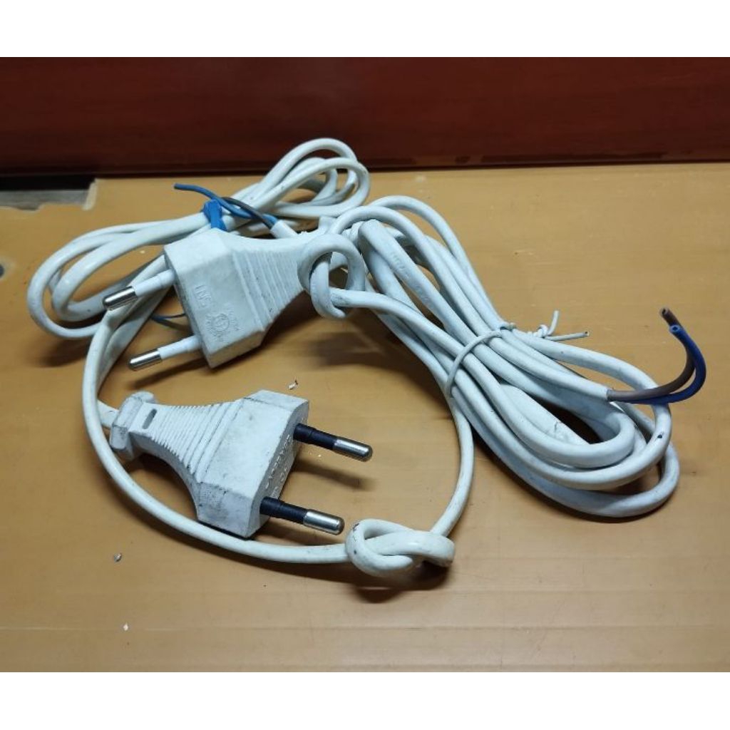 kabel colokan listrik 2 kabel