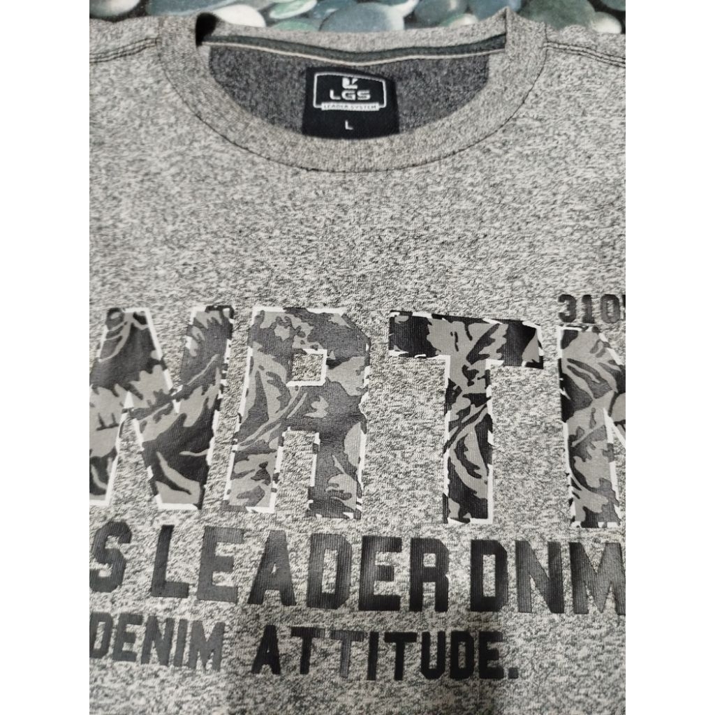 baju kaos mrek itu Lgs kondisi used