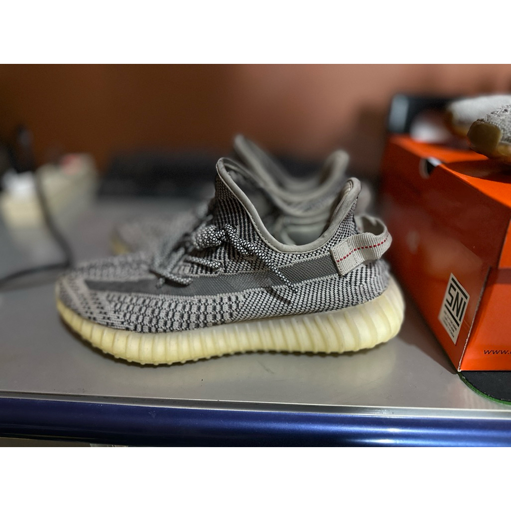 Yeezy Boost 350 V2