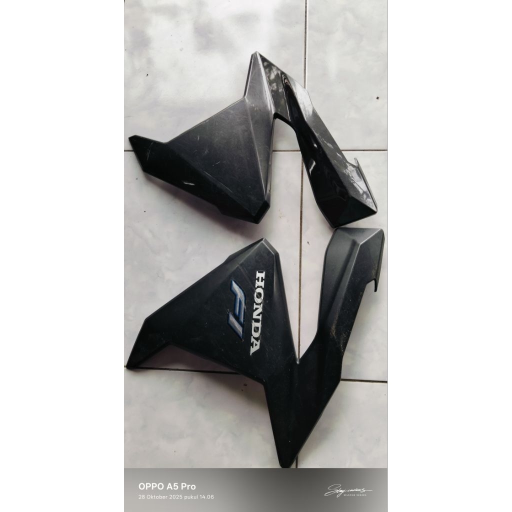 Cover Body sayap samping depan kanan kiri Vario 125/150 old original second , SAYAP VARIO 125/150 LE