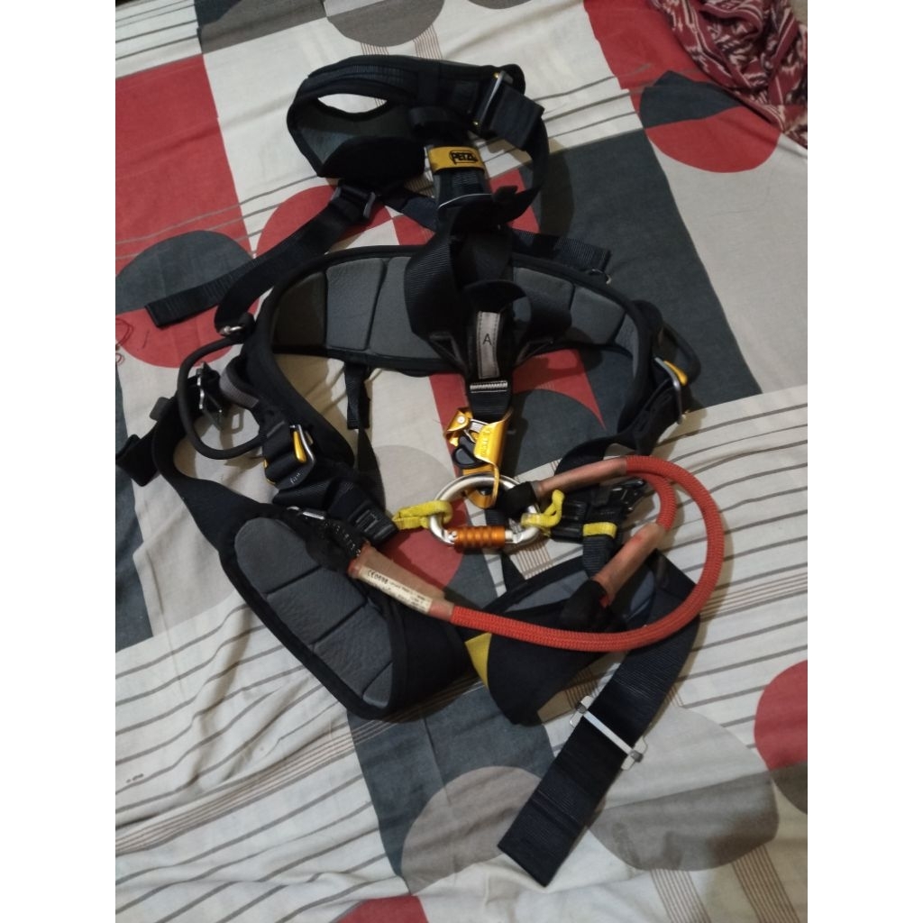 harnes petzl falcon satu set