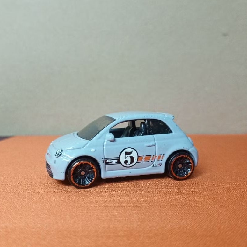 hotwheels fiat 500e
