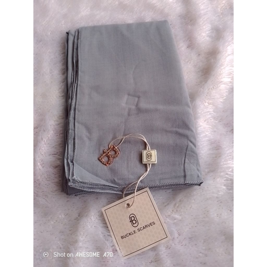 jilbab segi empat buckle logo B