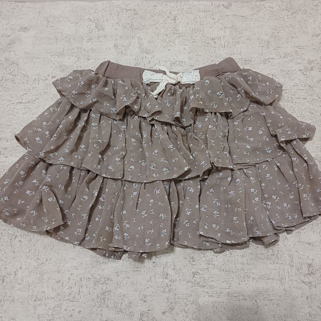 Rok Tutu Bunga Cheek Warna Milo