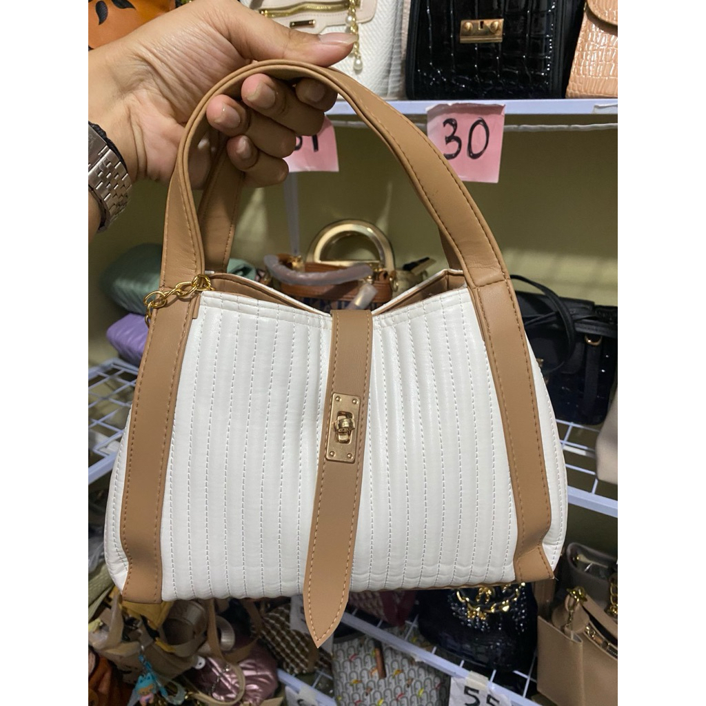 Tas Wanita Elegan Kekinian – Model Simple & Stylish untuk Sehari-hari