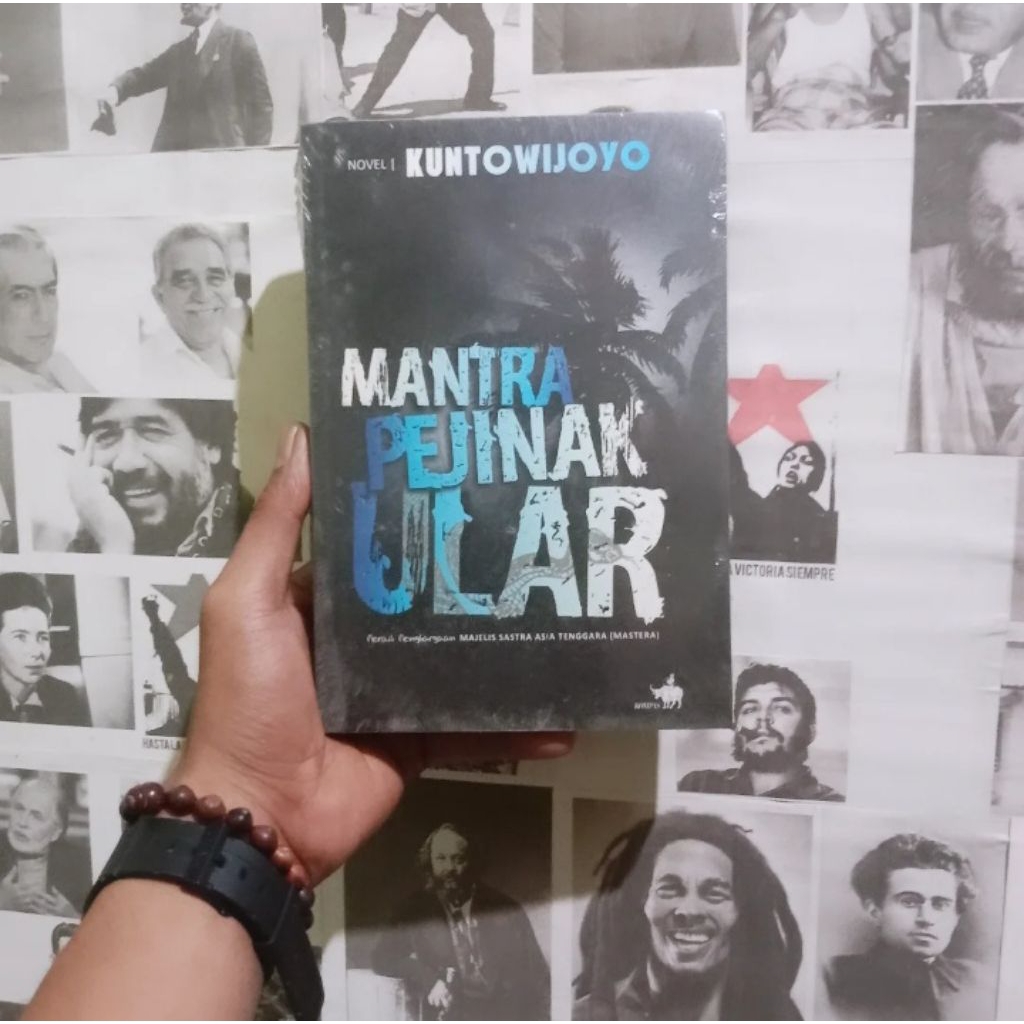 Kuntowijoyo Impian Amerika | Pasar | Mantra Pejinak Ular | Maklumat Sastra Profetik | Pelajaran Pert