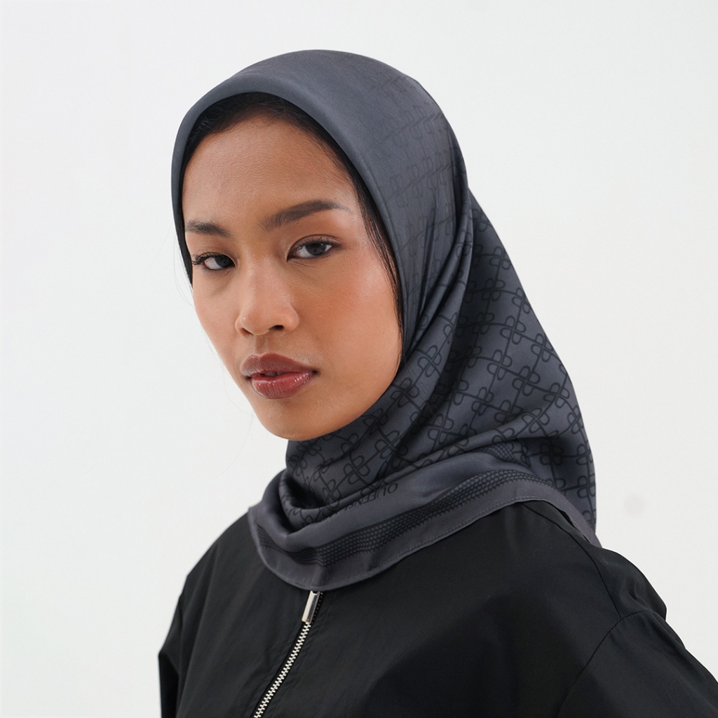 Queensland Gradient Monogram Printed Hijab Segi Empat Motif LIN000612Q Abu