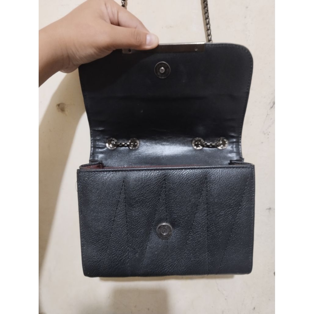Preloved tas selempang rantai warna hitam