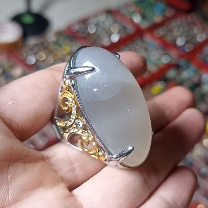 Cincin batu pandan putih chalcedony giwang ring titanium
