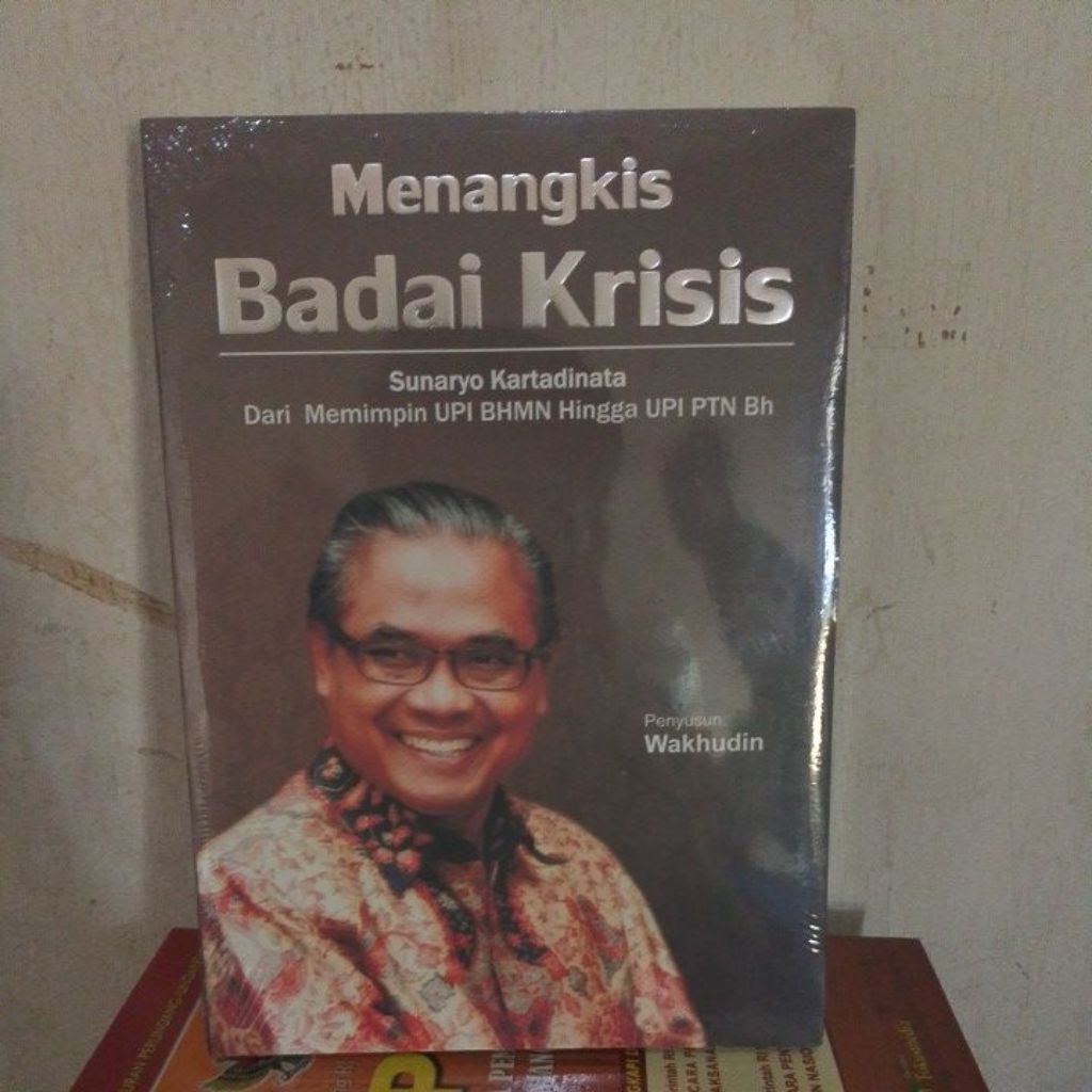 Buku Menangkis Badai Krisis Sunaryo Kartadinata