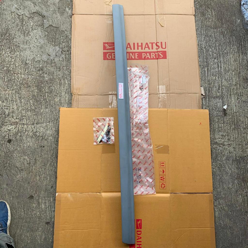 Garnish list pintu bagasi luxio