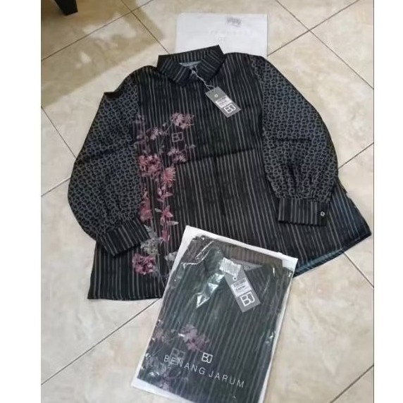 benang jarum viola basic shirt in dark viola XS S M L XL  READY SIAP KIRIM