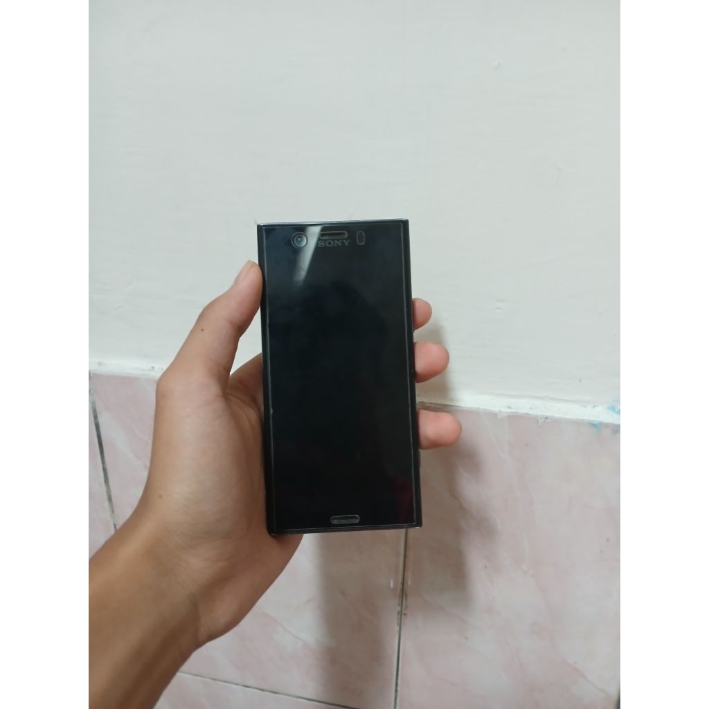 Sony Xperia XZ1 Compact (minus)