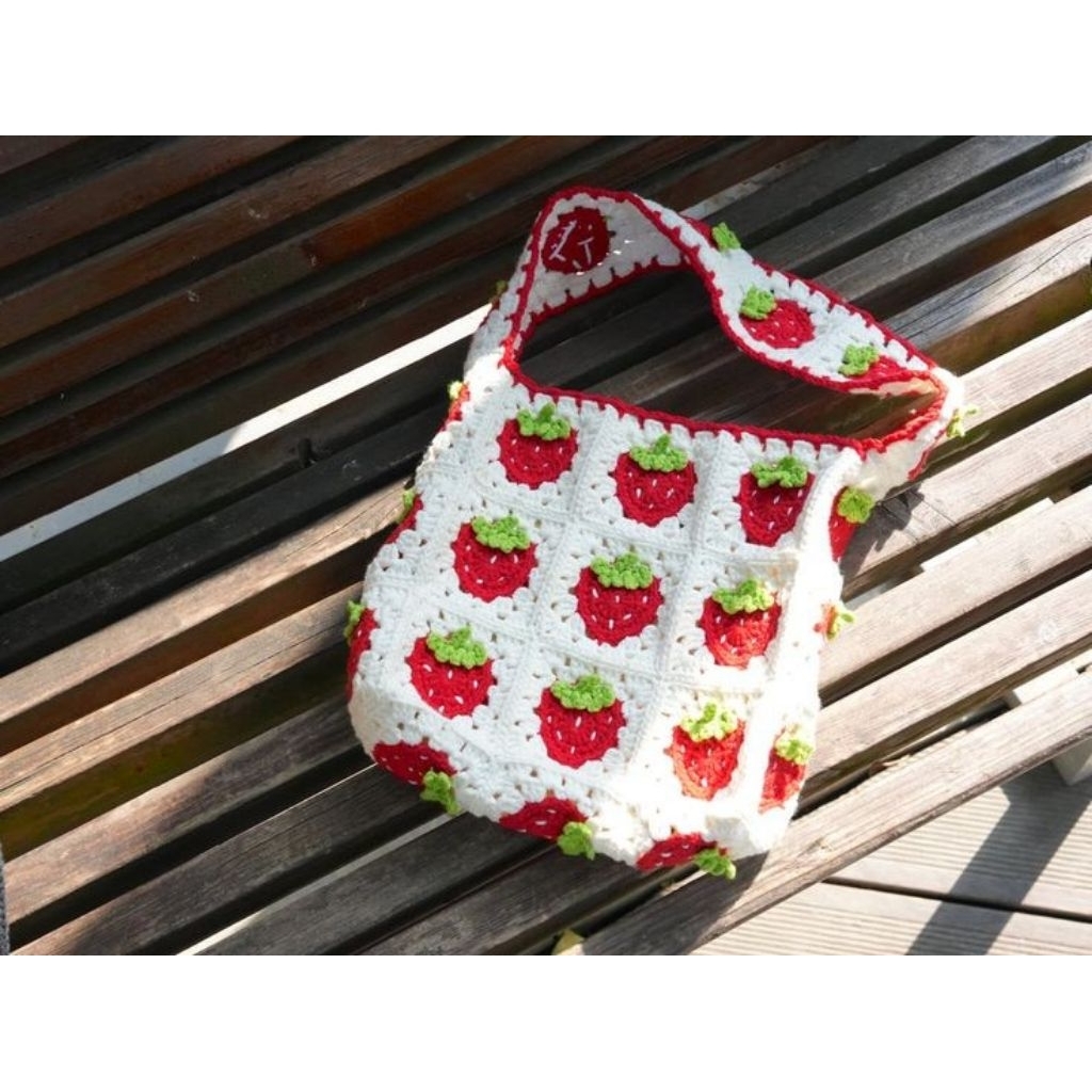 Tas Rajut Strawberry