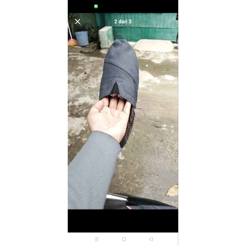 Sepatu slop pria dewasa