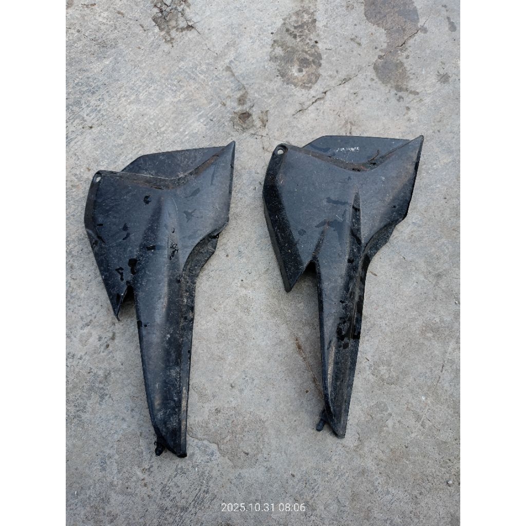 Cover Tutup Kempolan Bok Aki KIRI  MEGAPRO PRIMUS IMITASI SECOND BEKAS