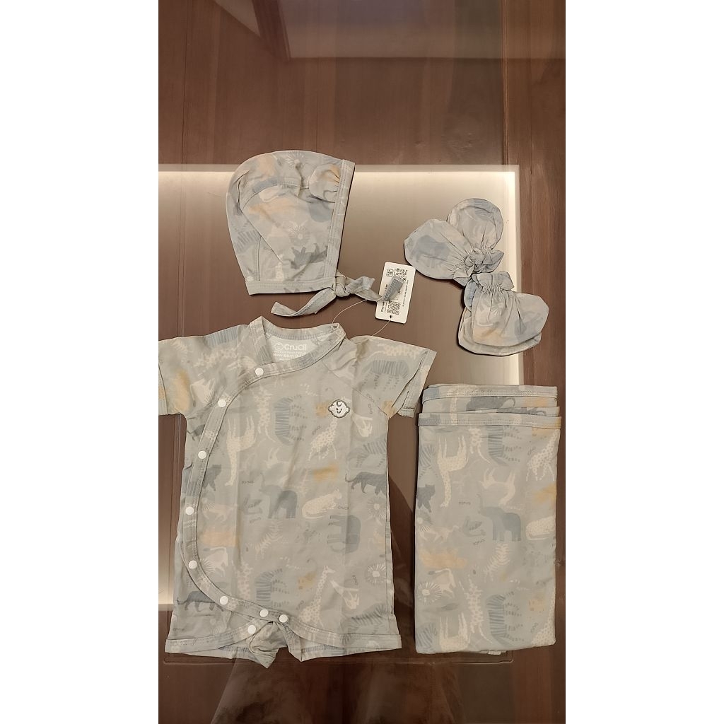 Crucil Newborn set zoo