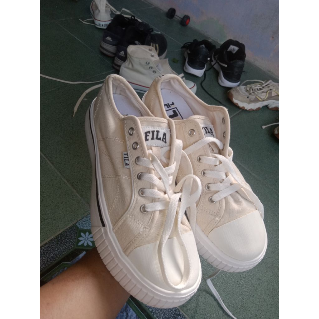 sepatu casual Fila size 41 / 26 cm