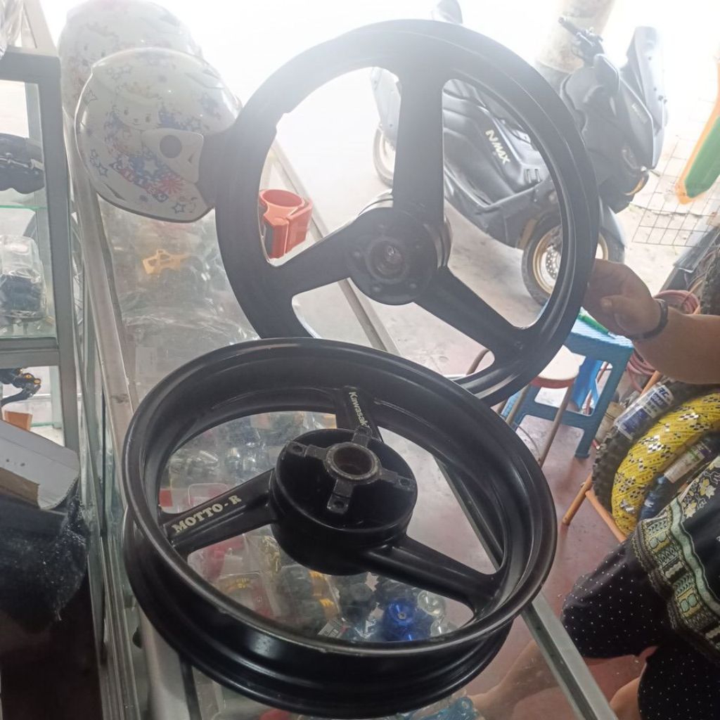 velg racing ninja R moto r palang 3 lebar depan blkng