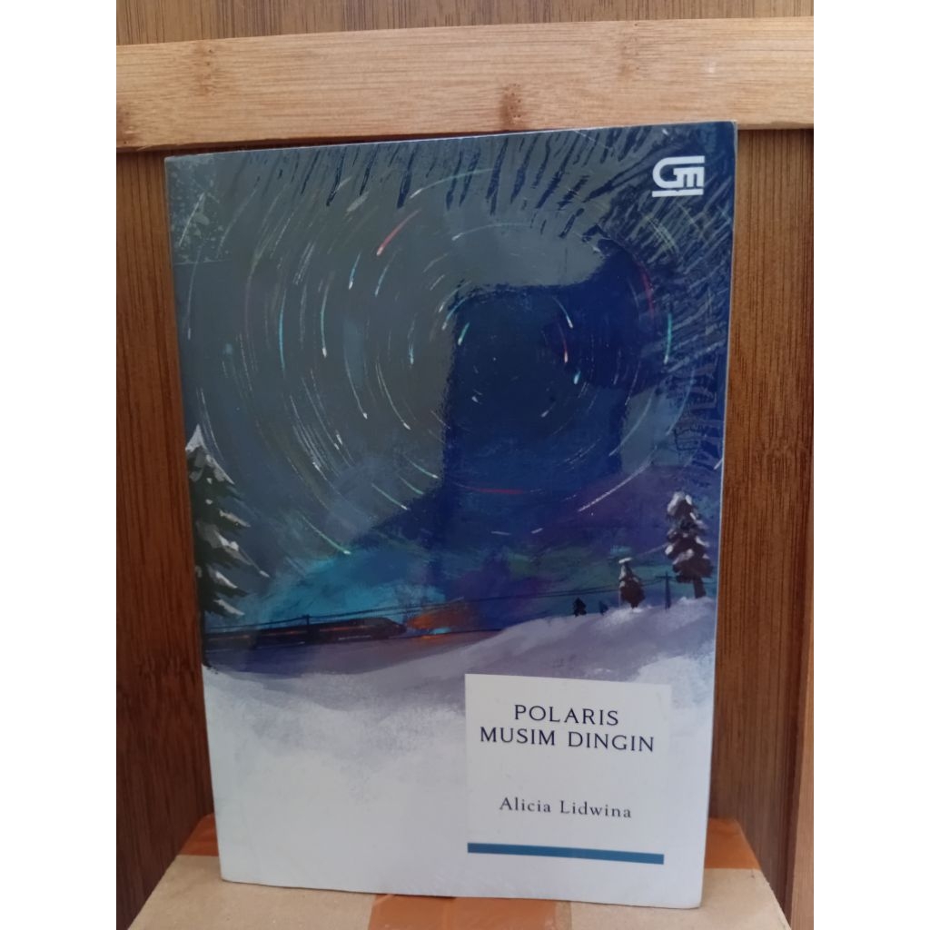 [Preloved] Polaris Musim Dingin - Alicia Lidwina