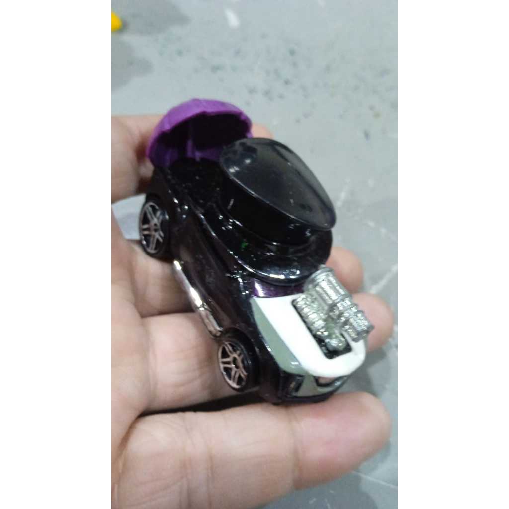 mainan mobilan diecast hot wheels seri dc comics penguin car