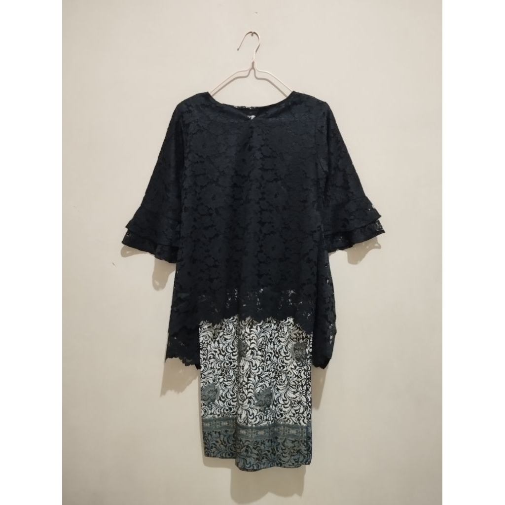 BRUKAT HITAM KAIN BATIK (PRELOVED)