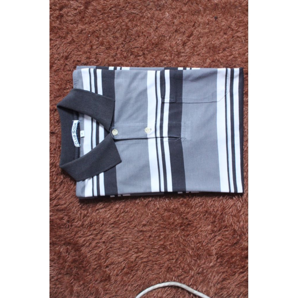 Kaos polo kerah murah   "club soda " size M lebar   dada 48 cm panjang 67 cm.