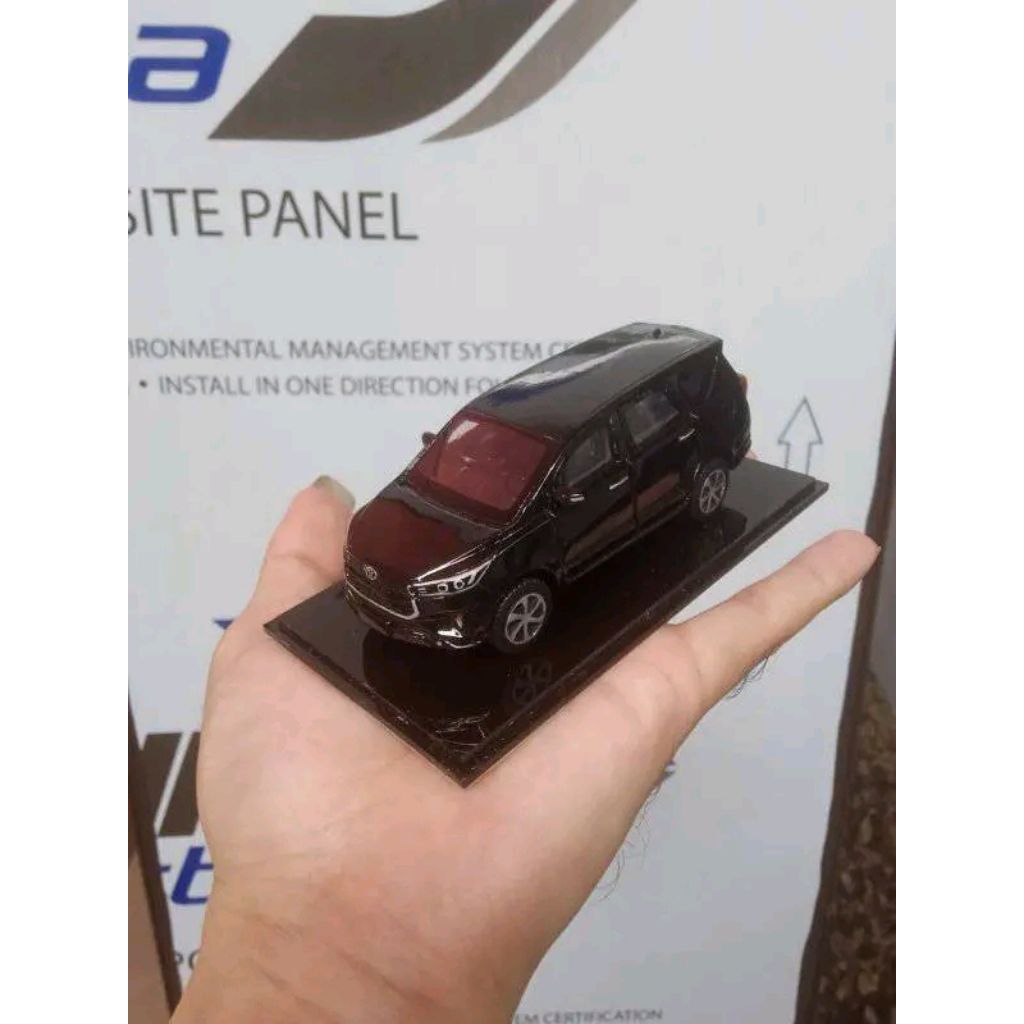 diecast innova reborn