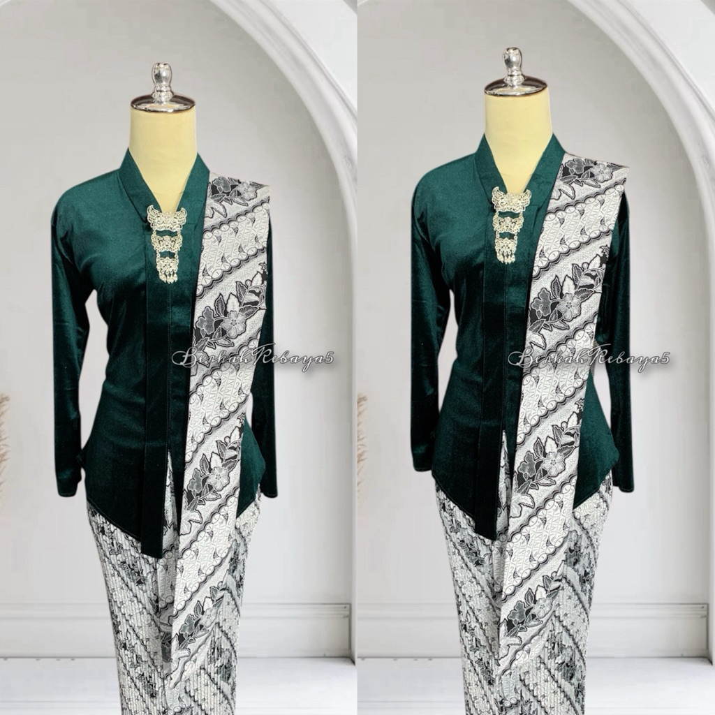 Setelan Kebaya Encim Bludru Warna Hijau Botol  / Kebaya + Selendang + Jarik Wiru Plisket Motif Paran