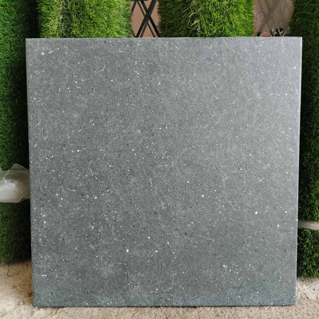 keramik 50x50 hitam bintik (kasar) / keramik lantai/ keramik carport/ keramik teras/ keramik taman