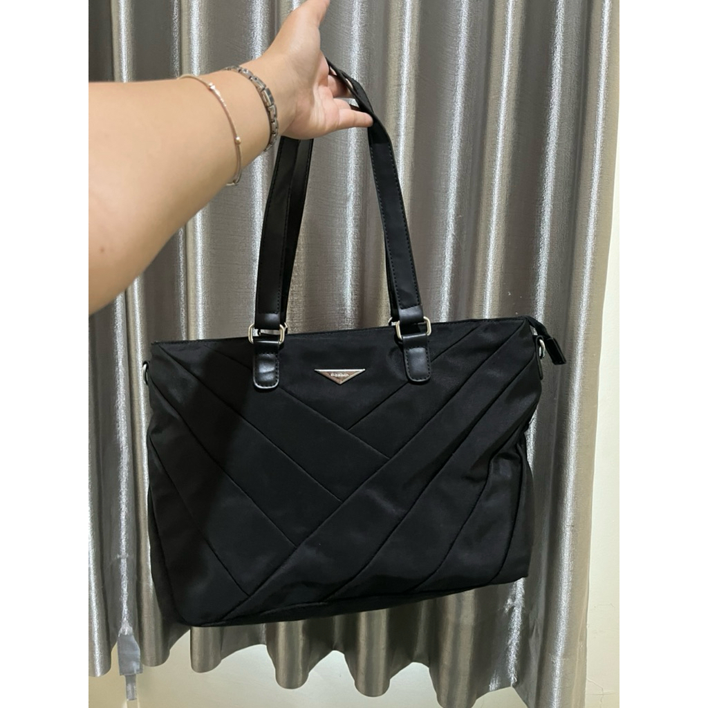 Tas Kantor Elizabeth Hitam