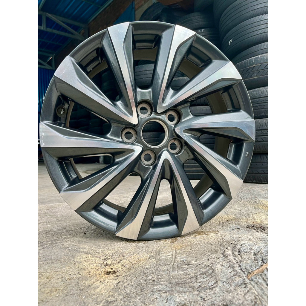 velg serep ori new voxy R17 PCD 5/114 kondisi bekas masih bagus