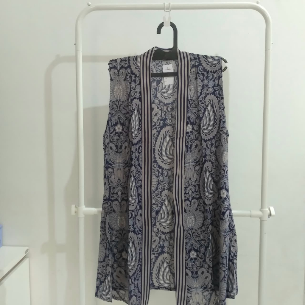 Batik Danar Hadi Outer Cardigan Tanpa Lengan