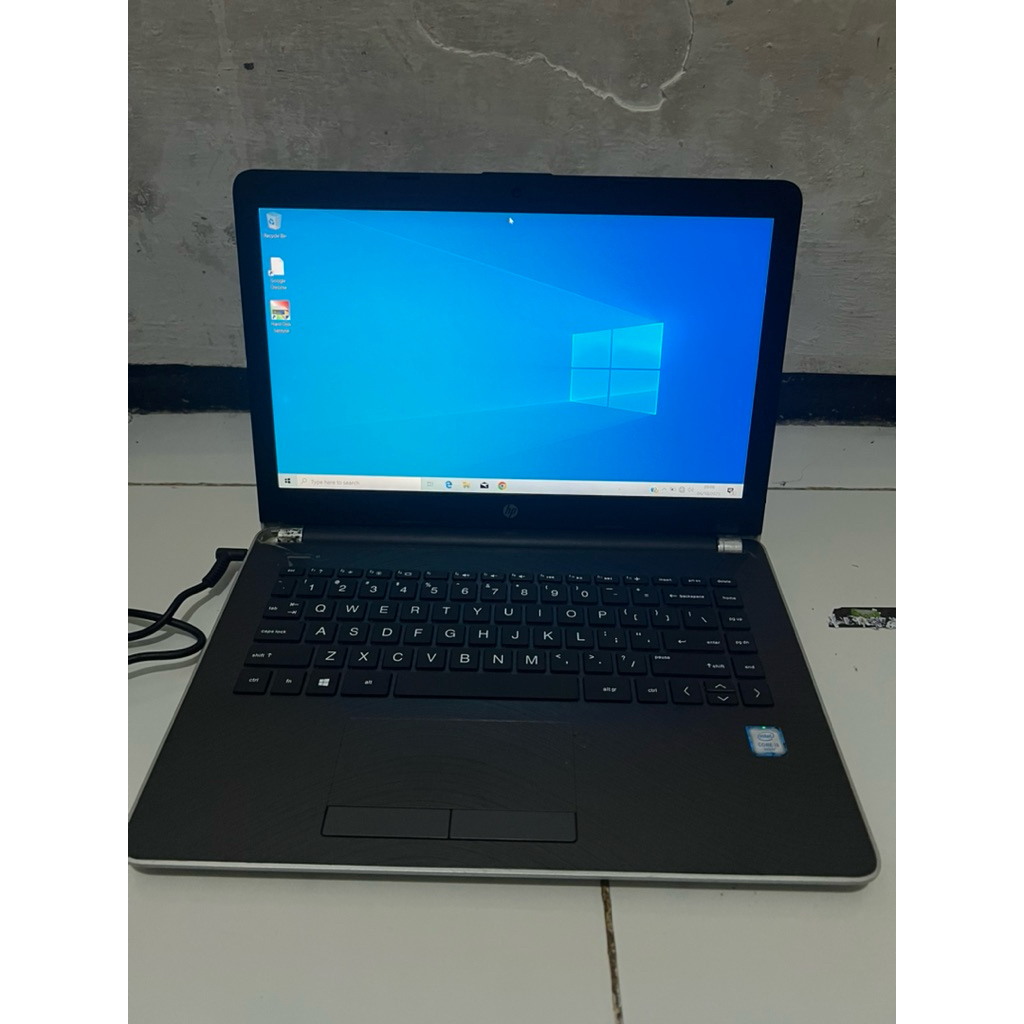 Hp Laptop 14-bs0xx i3 6006U 4gb 14inc bawaan standar