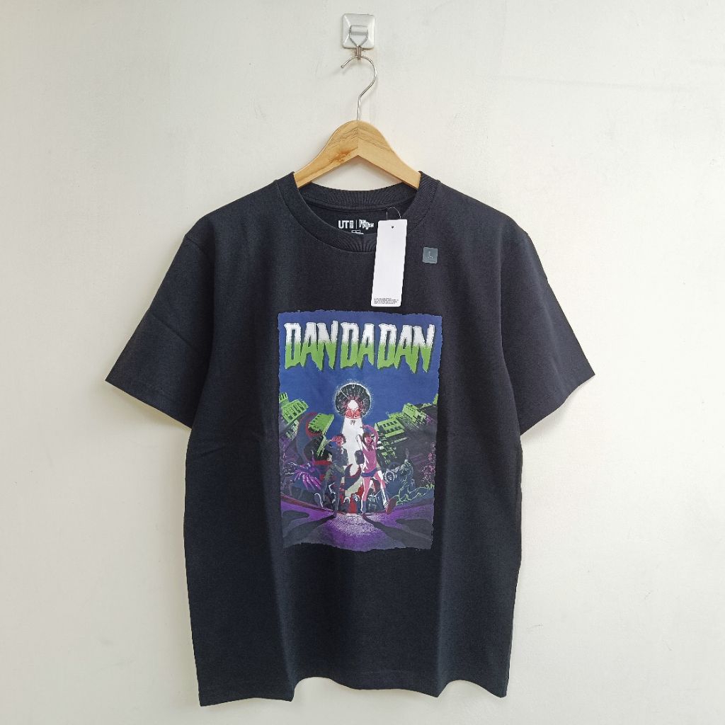 Kaos T-shirt Uniqlo x Dandadan Black