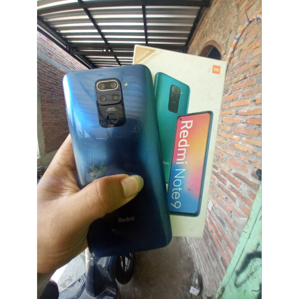 REDMI NOTE 9 ram 4+1/64 second  ori ( second exs garansi resmi)