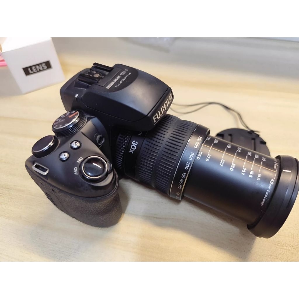 FUJIFILM FINEPIX HS 35EXR SECOND