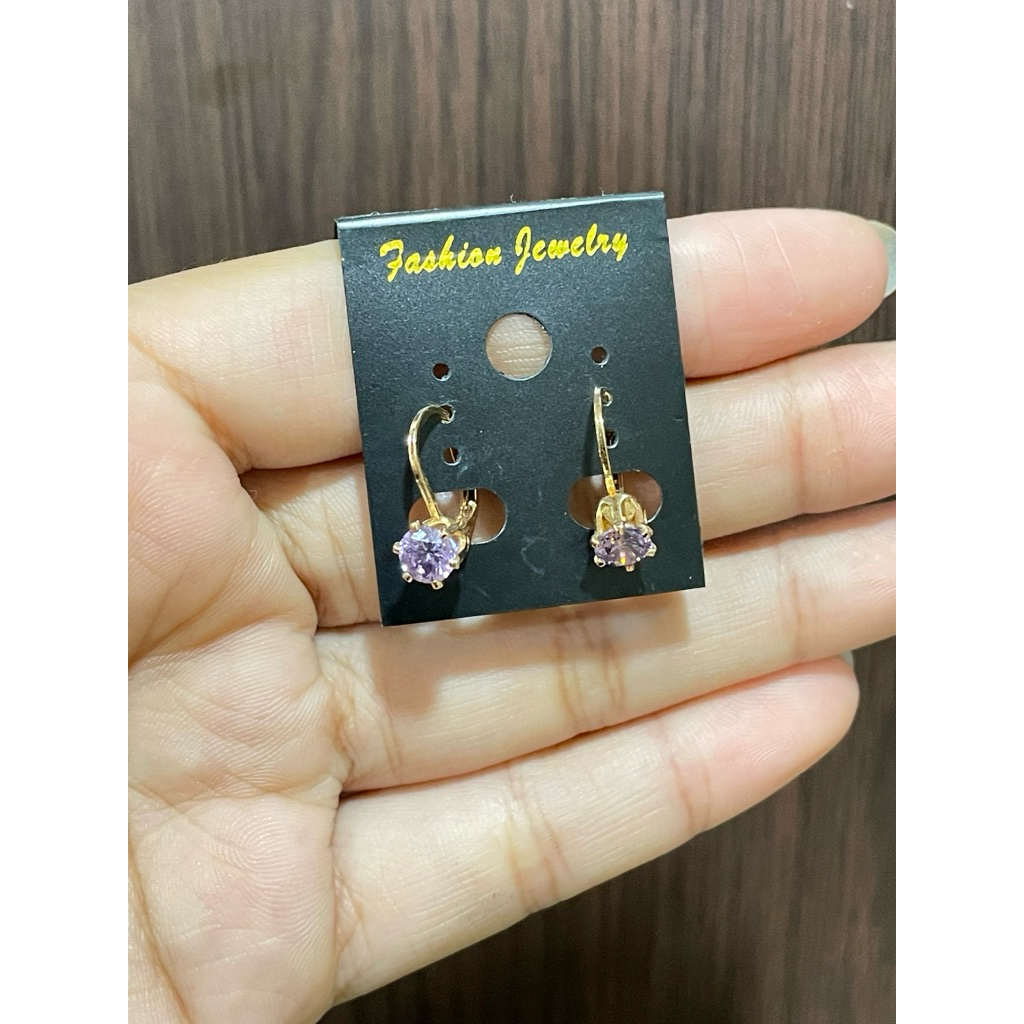 Anting permata ungu