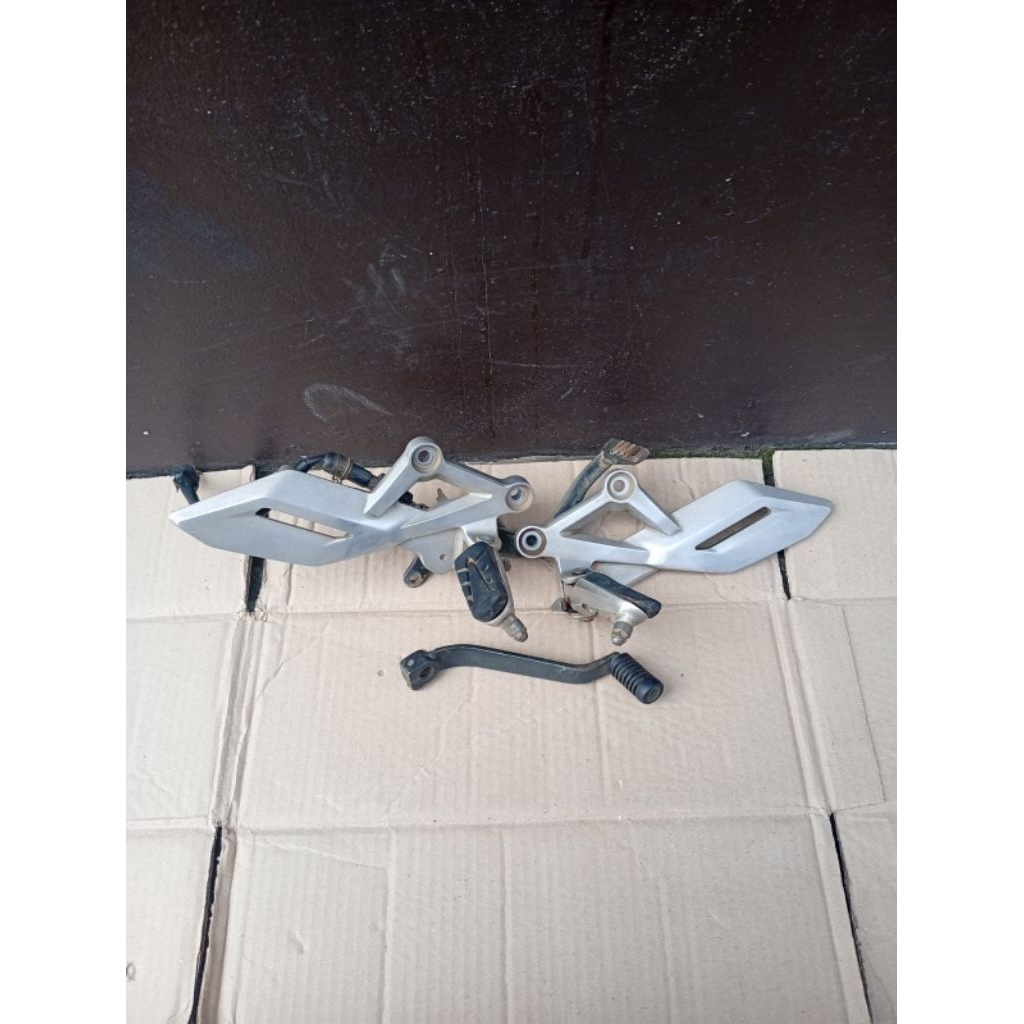 Foot Step depan step depan Cb 150 R led original