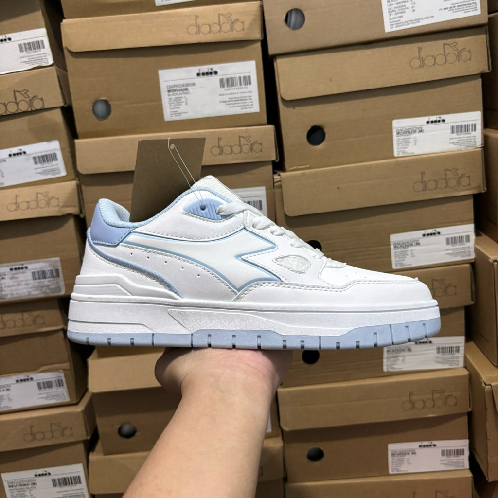 (size 38) SEPATU DIADORA NELO WHITE BLUE