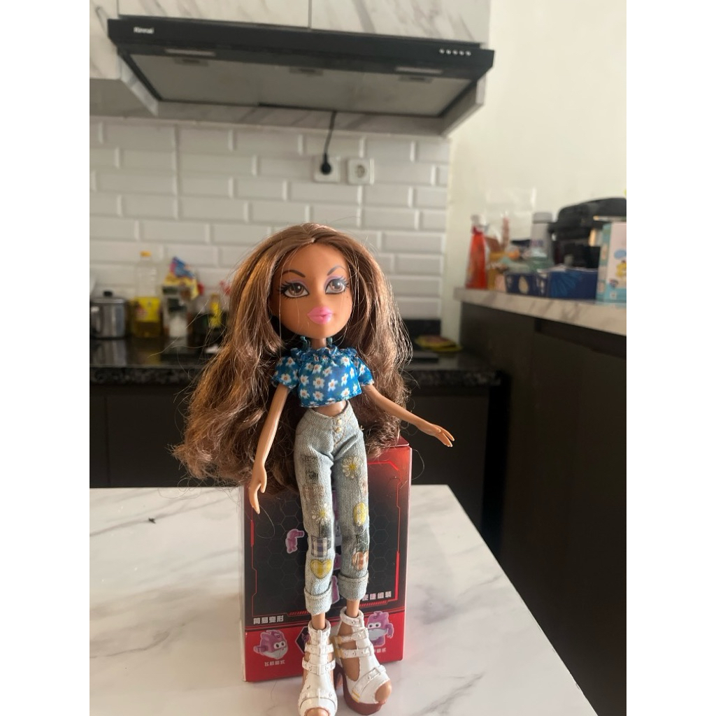 bratz jasmine jazmin bratz study aboard