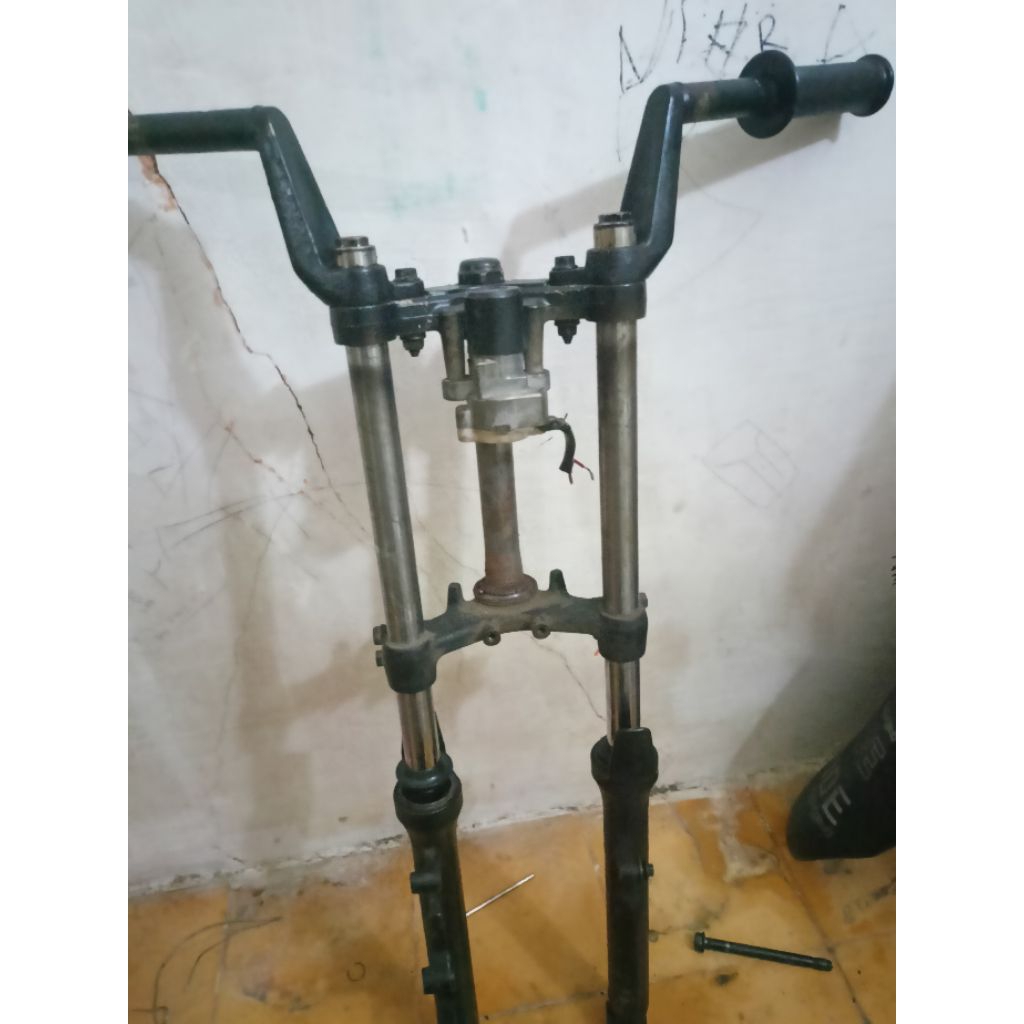 SET SEGITIGA SATRIA FU KARBU TIDAK TERMASUK STANG