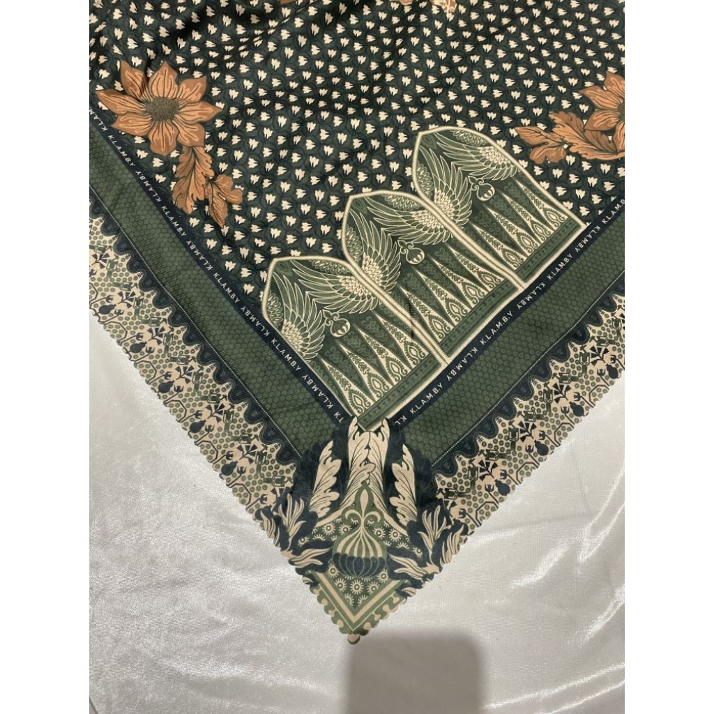 PRELOVED Hijab Scarf Wearing Klamby