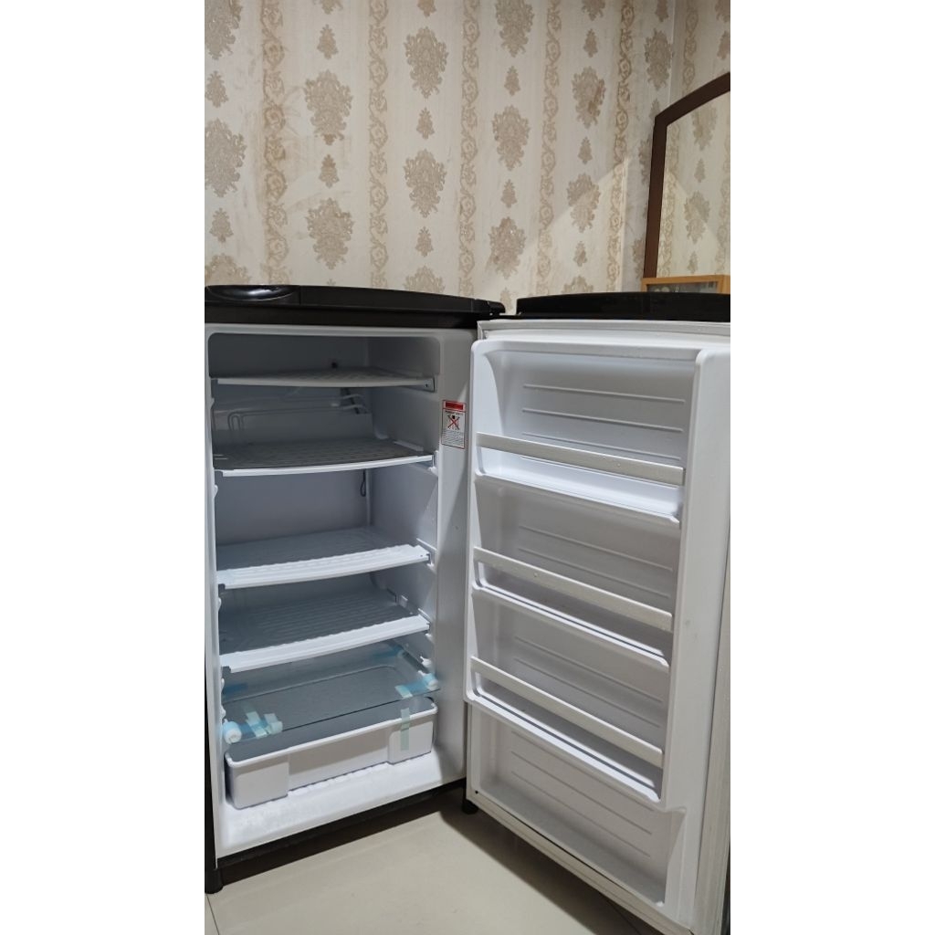 Kulkas Freezer AQUA AQF-S4  / AQFS4 Lemari Pembeku Es Batu 1 Pintu 4 Rak
